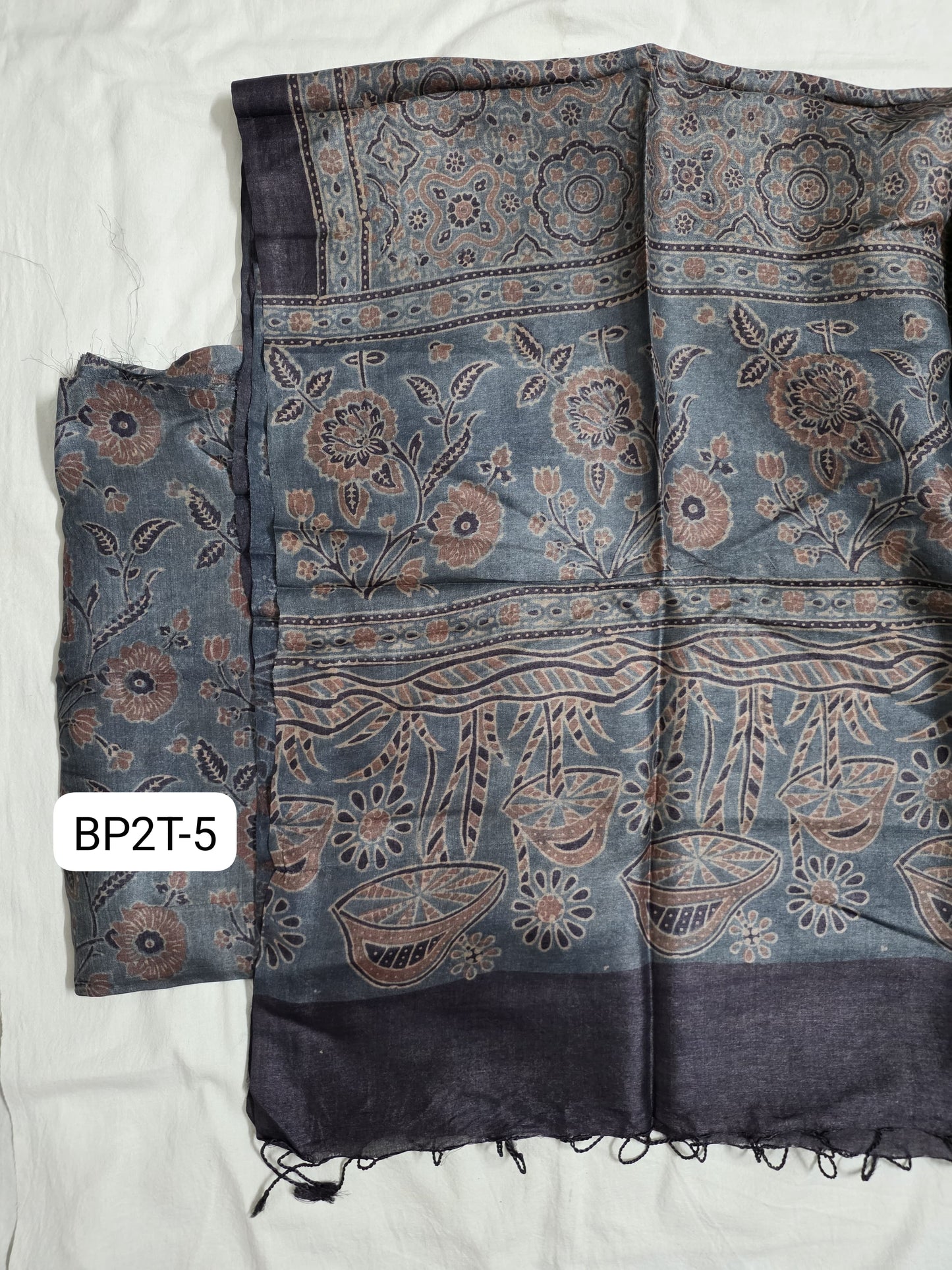 Arav Ethnics Tassar 2 piece Suit-Set in Ajrakh Print