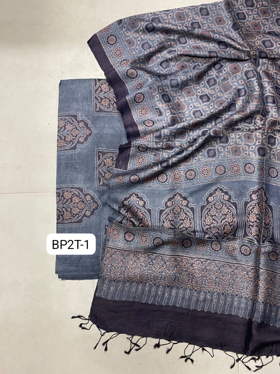 Arav Ethnics Tassar 2 piece Suit-Set in Ajrakh Print