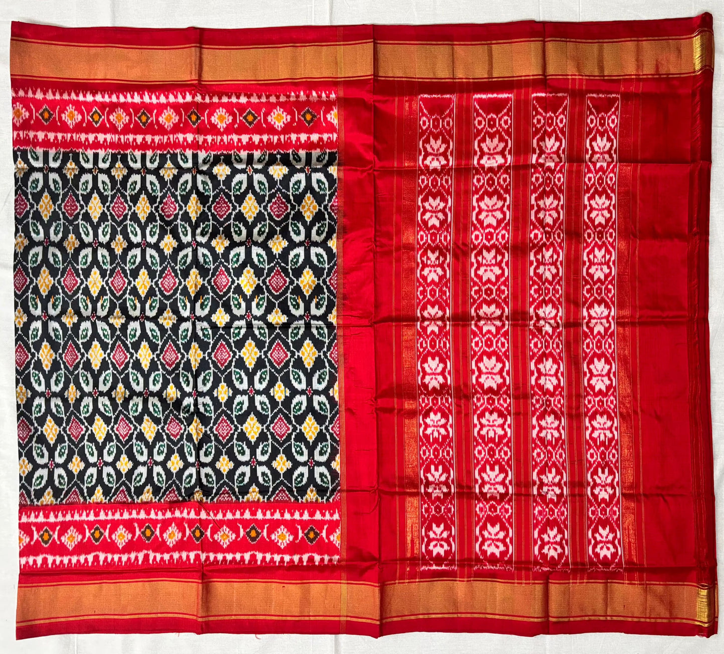 Arav Ethnics Pochampally Ikkat Saree