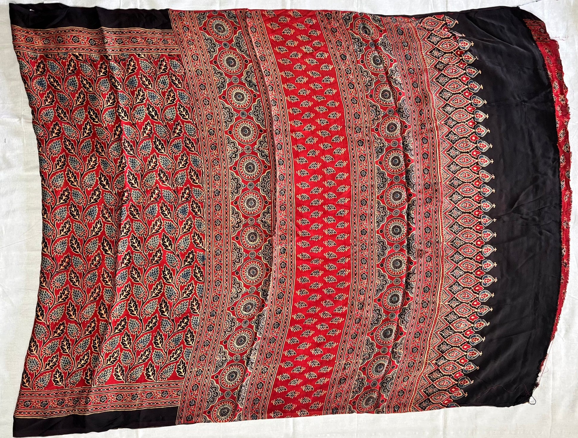 Arav Ethnics Sufiyaana