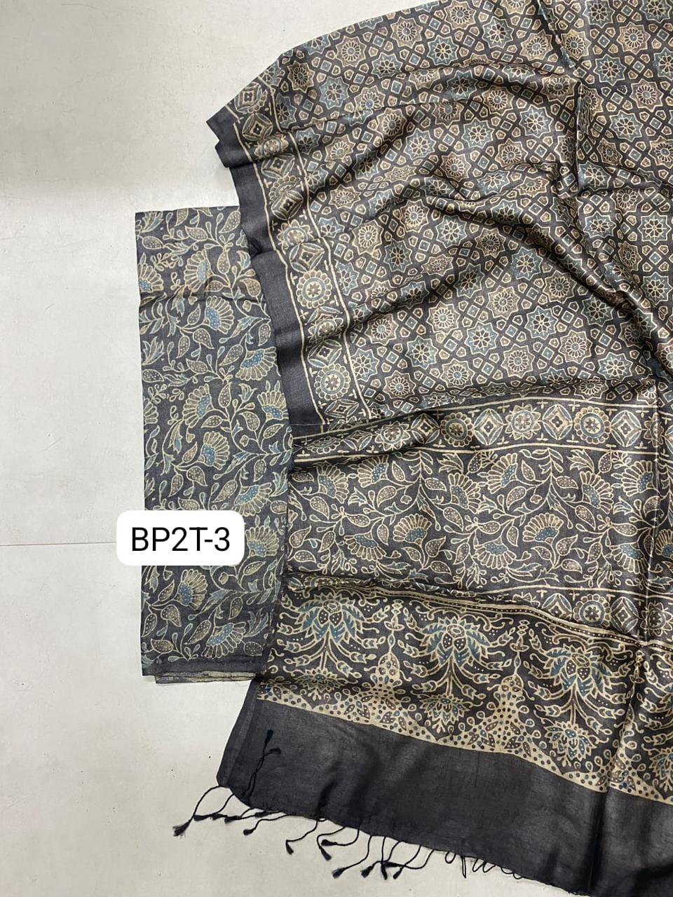 Arav Ethnics Tassar 2 piece Suit-Set in Ajrakh Print